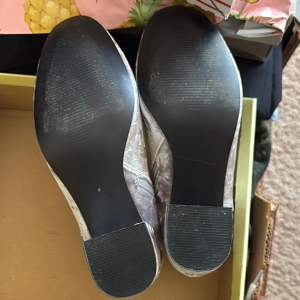 Diba Brodie Gray Velvet Ankle Booties Size 8.5